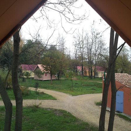 Camping Paradis Bellerive Montfrin Εξωτερικό φωτογραφία