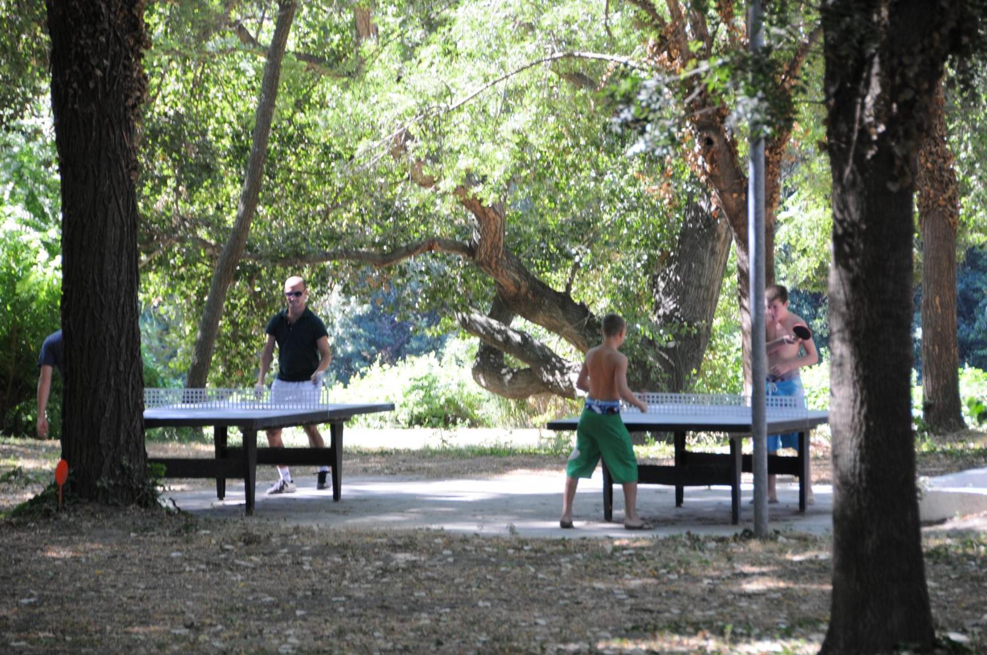 Camping Paradis Bellerive Montfrin Εξωτερικό φωτογραφία