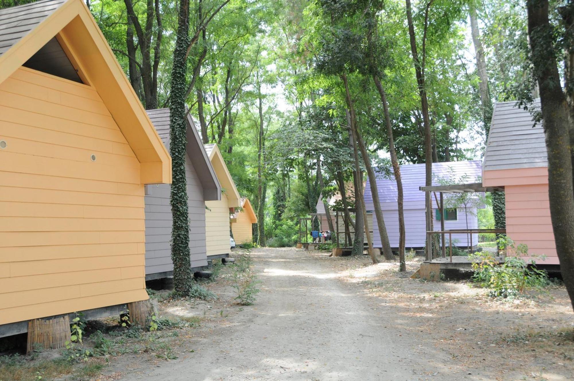 Camping Paradis Bellerive Montfrin Εξωτερικό φωτογραφία