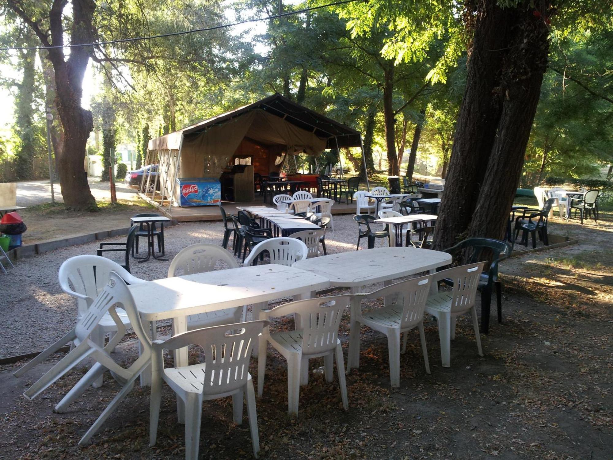 Camping Paradis Bellerive Montfrin Εξωτερικό φωτογραφία