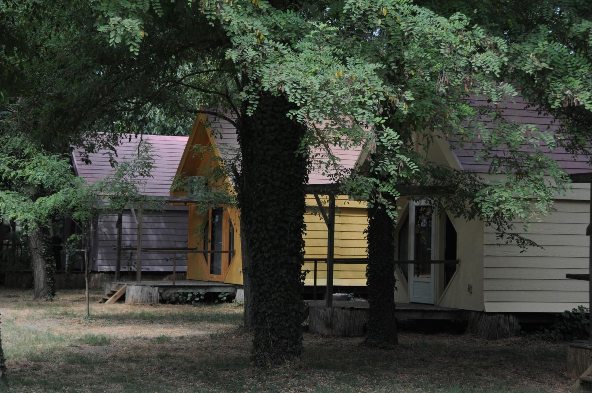 Camping Paradis Bellerive Montfrin Εξωτερικό φωτογραφία