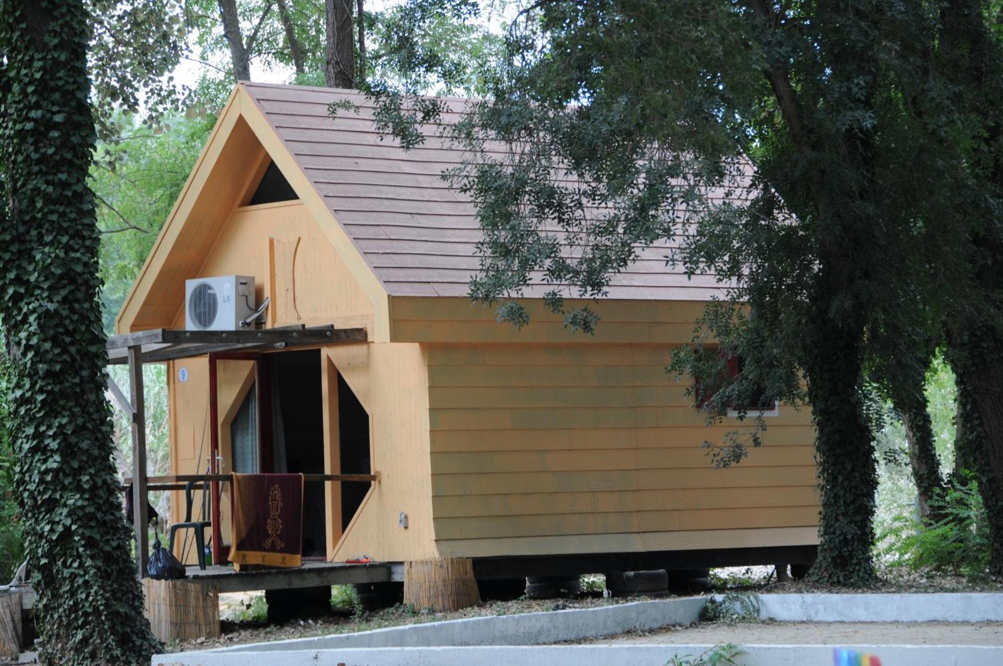 Camping Paradis Bellerive Montfrin Εξωτερικό φωτογραφία
