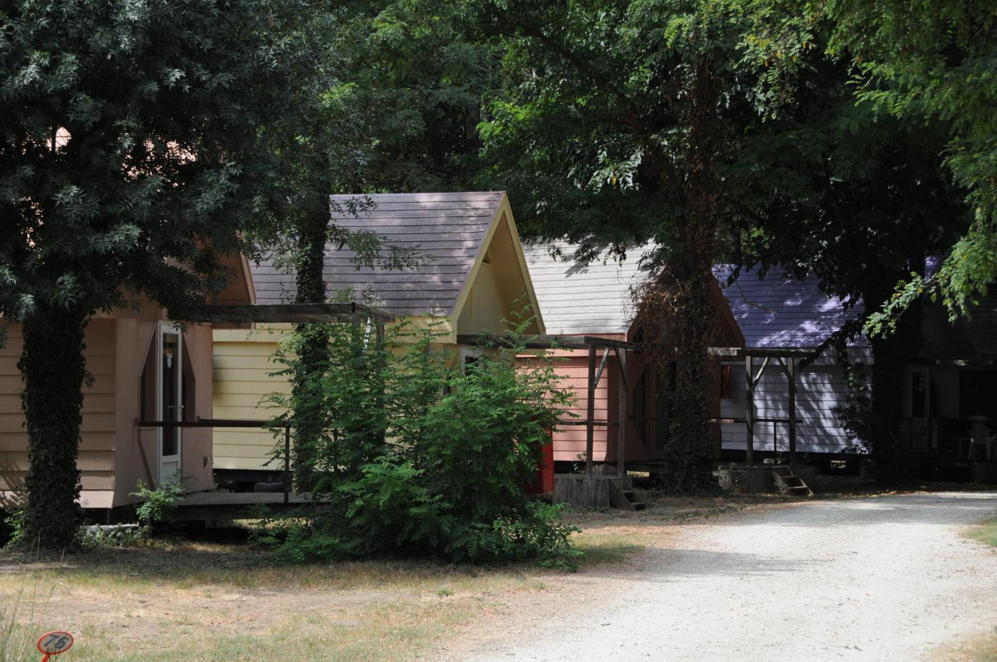Camping Paradis Bellerive Montfrin Εξωτερικό φωτογραφία