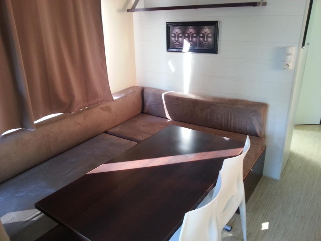 Camping Paradis Bellerive Montfrin Δωμάτιο φωτογραφία