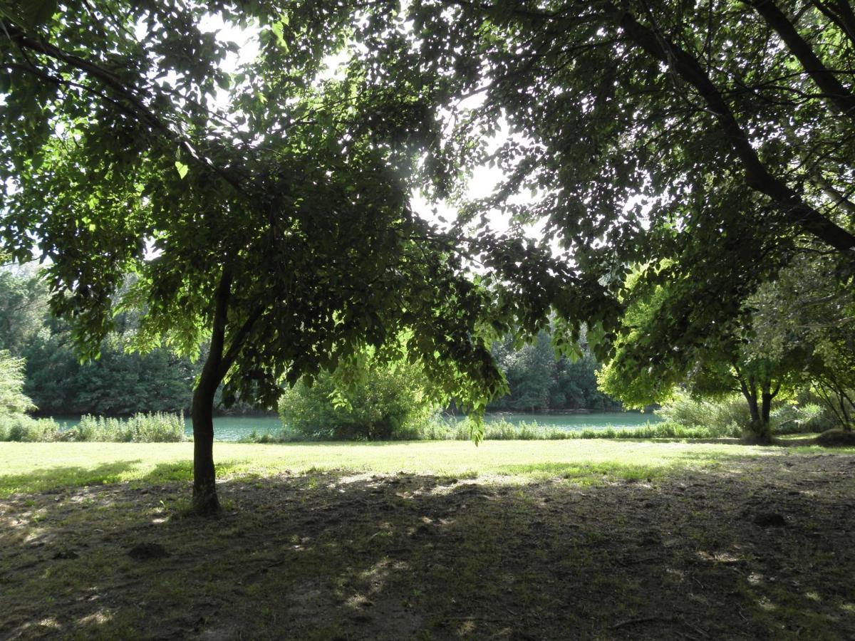 Camping Paradis Bellerive Montfrin Εξωτερικό φωτογραφία